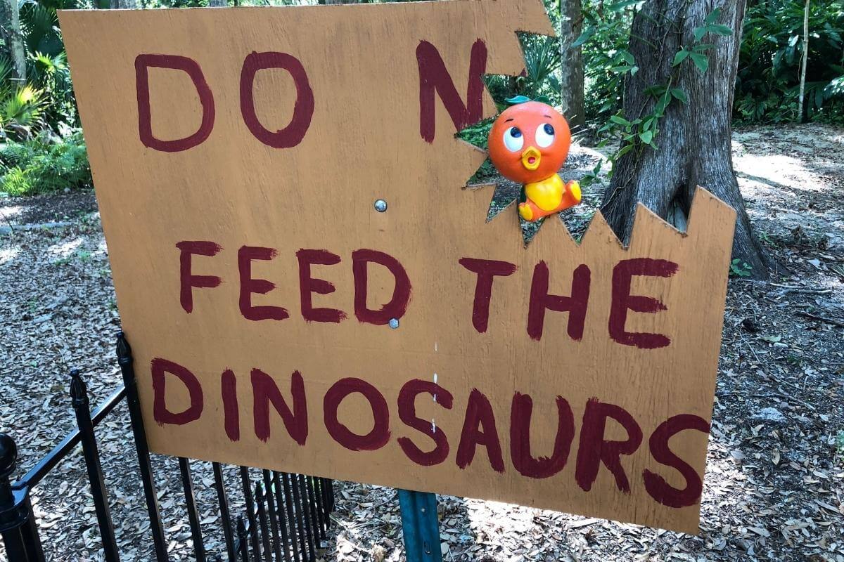 Bongoland Do Not Feed the Dinosaurs sign. 