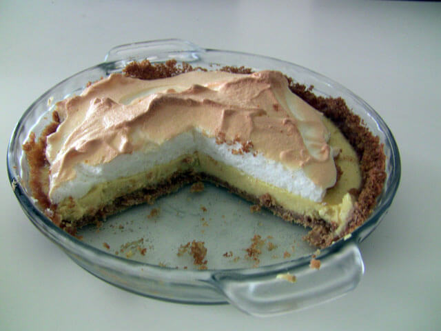 Photo of a key lime pie