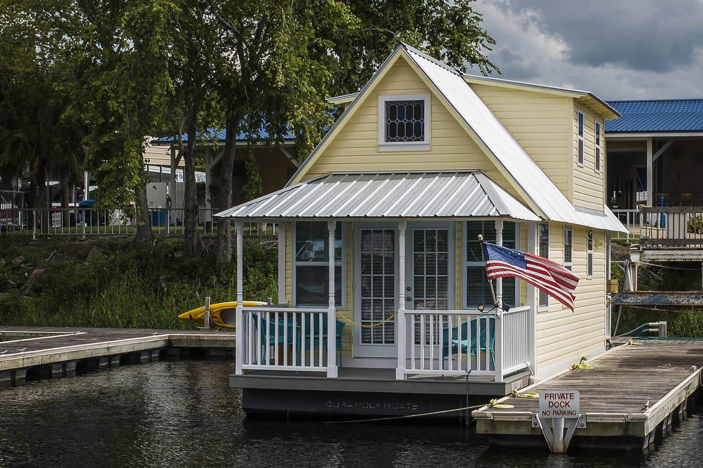 Photo of a Floating cottage house