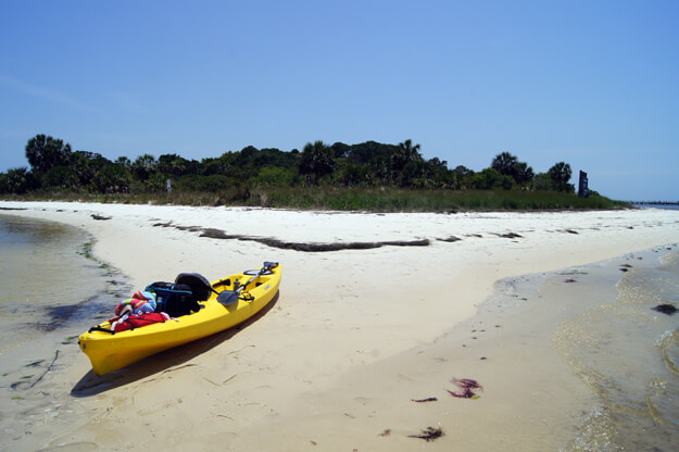 Photo of a Kayak on Atensa Otie Island