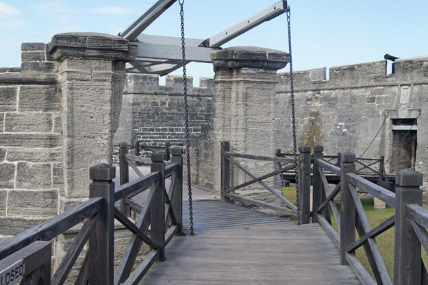 Photo of the drawbridge of the Castillo de San Marcos