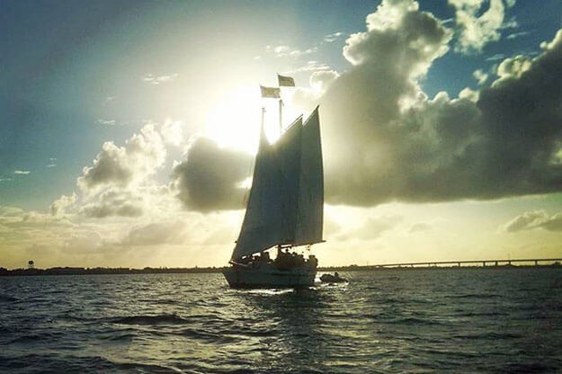 Photo of the Schooner Lily sailboat on the water