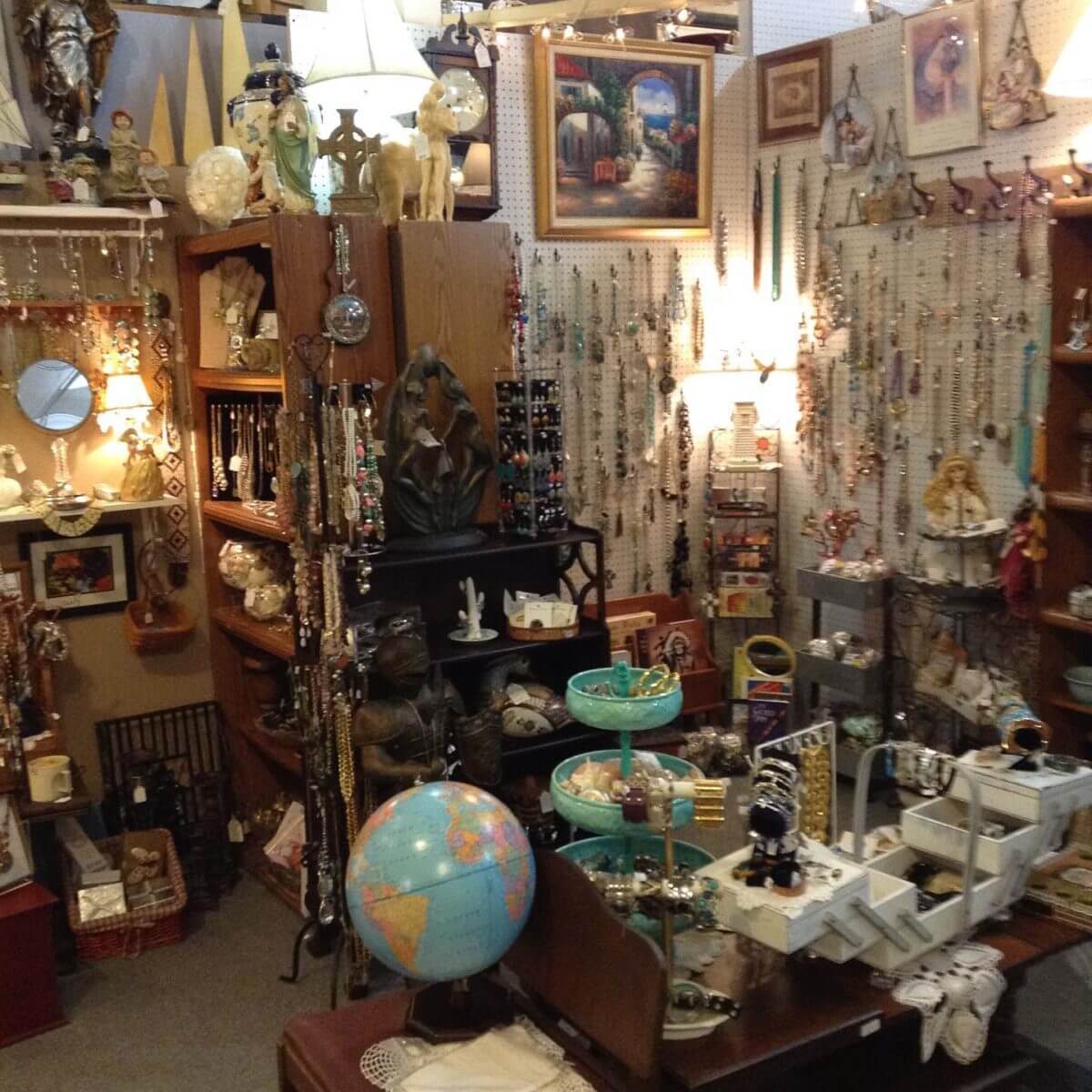 9 Thrift Shops in Florida for Treasures at Bargain Prices (2024)