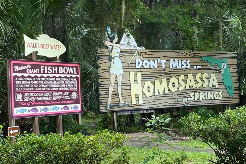 Homosassa Springs signs