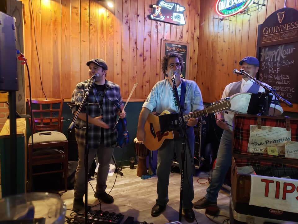 Live music at Kelly's Half Shell Pub in Crystal River