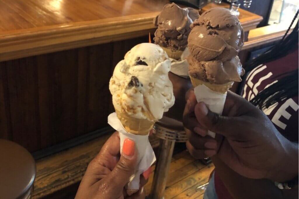 Scoops Old Fashioned Ice Cream at Edgewater Hotel in WInter Garden