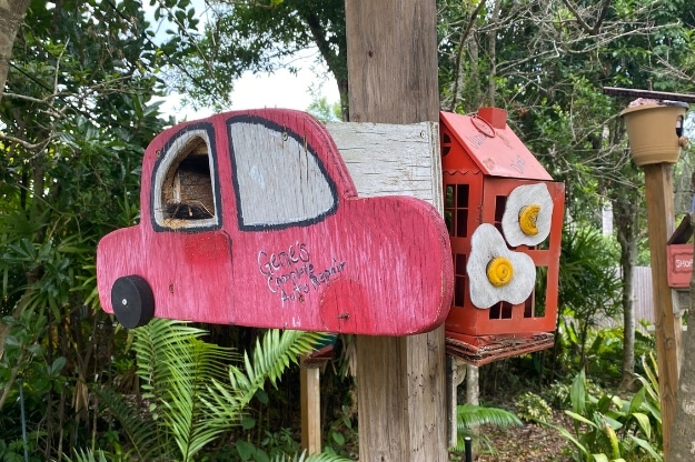 Photo of a birdhouse shaped like a car