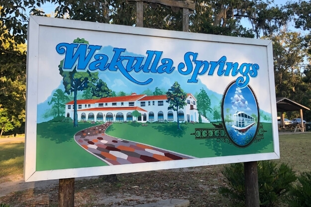 Photo of the sign to Wakulla Springs