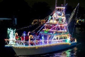 Photo of a boat decorated with Christmas lights