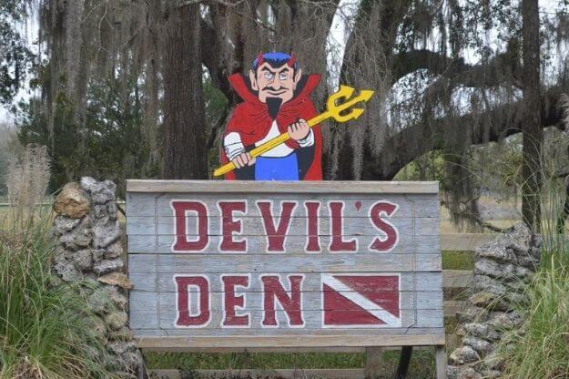 Photo of the sign at Devil's Den