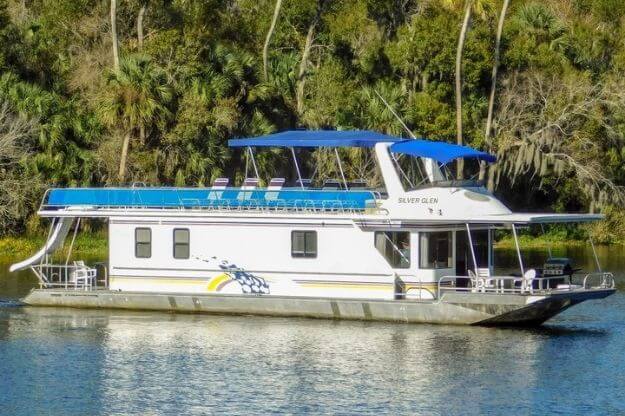 Photo of a houseboat on the St. John's River