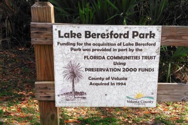 Sign that reads Lake Beresford Park Funding for the acquistion of Lake Beresford Parak was provided in part by the Florida Communities Trust Using Preservation 2000 Funds. 