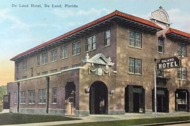 Postcard of the vintage Deland Hotel.