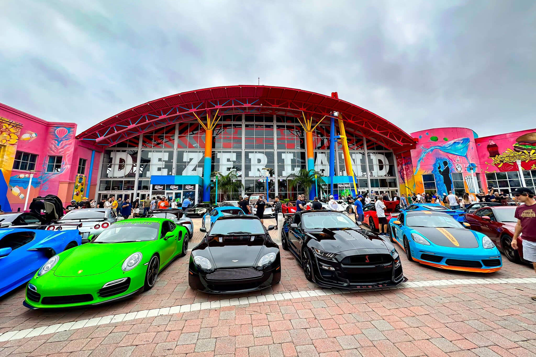 Cars parked in front of Dezerland 