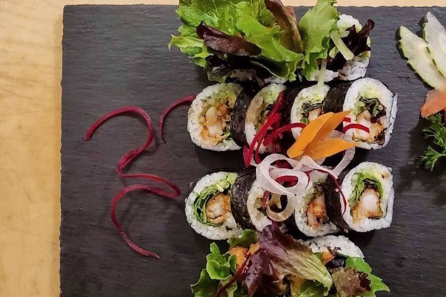 Sushi at Momoyaki
