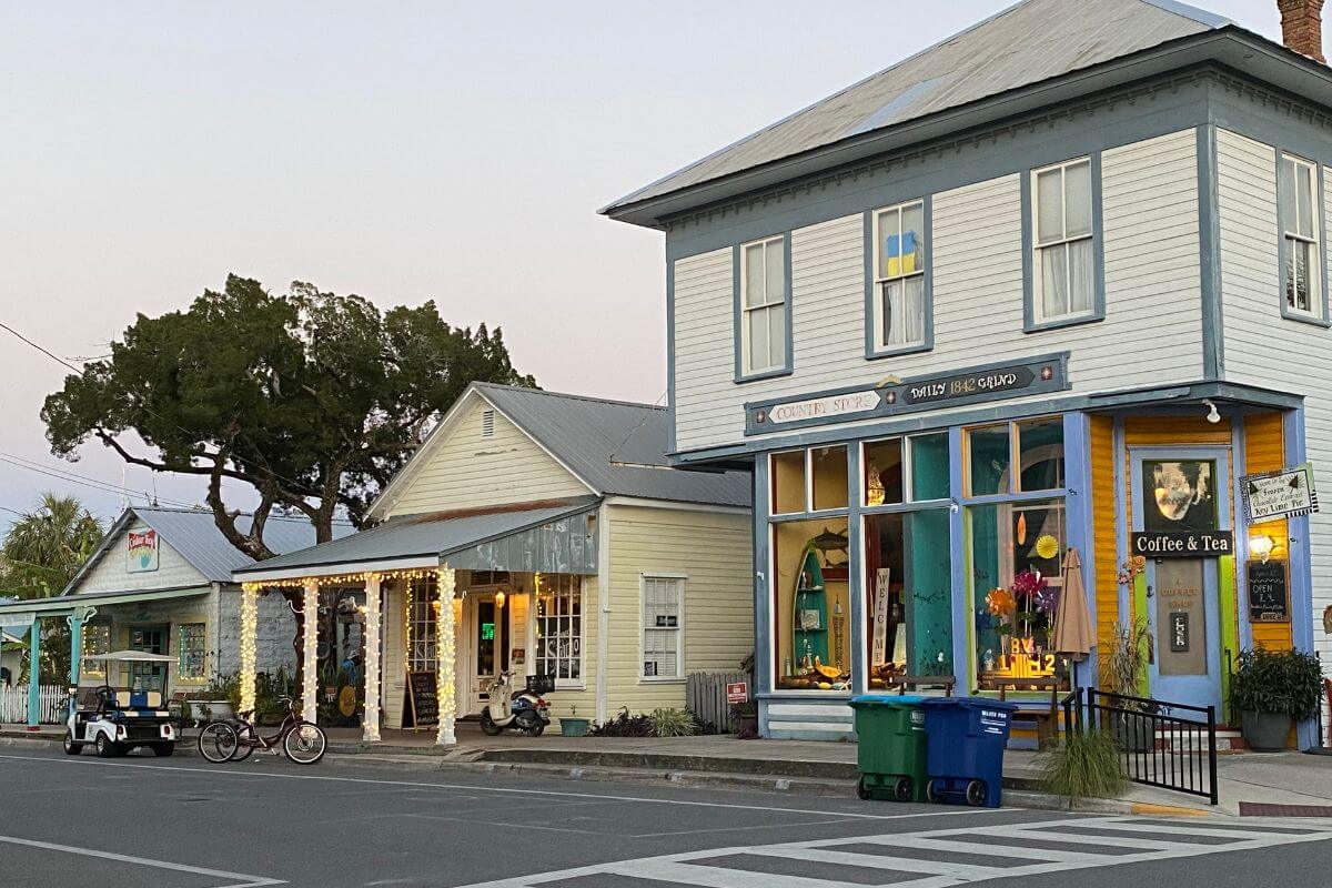 Cedar Key coffee and tea and shops in downtown area.