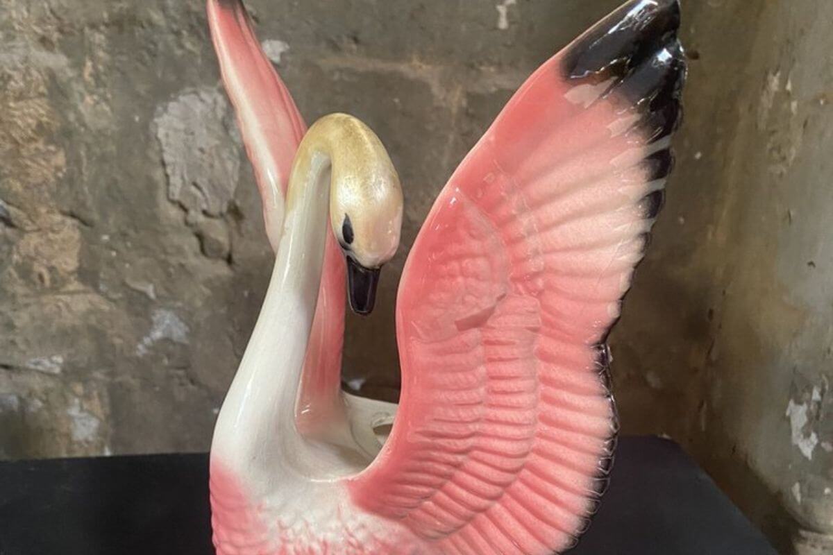 Coole Stuff Vintage swan statue