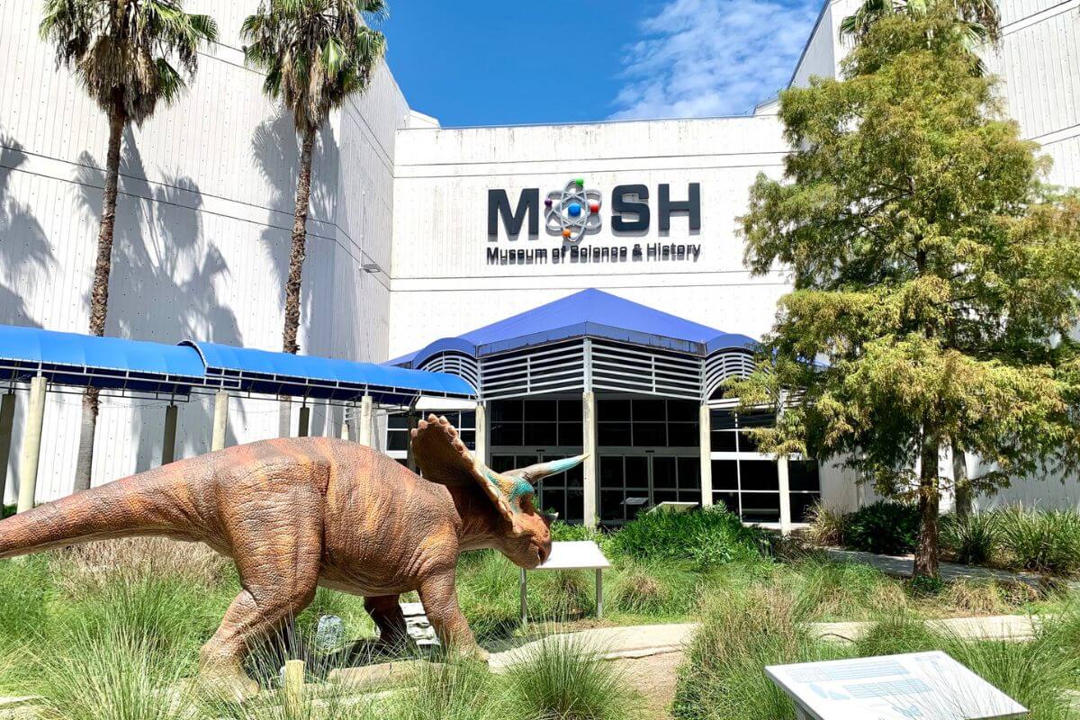 MOSH in Jacksonville exterior with dinosaur