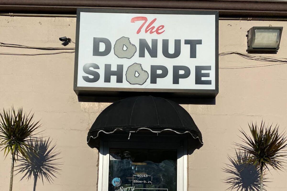 The Donut Shoppe in Jacksonville front entrance