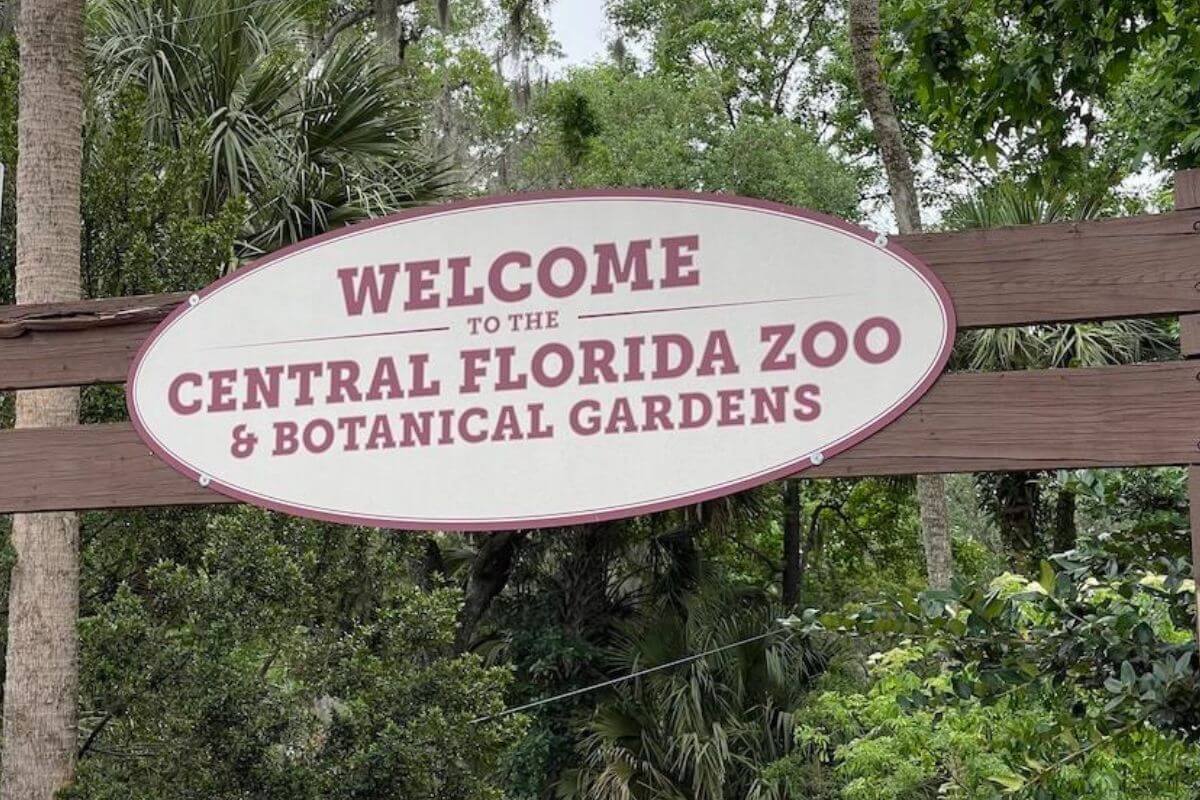 Welcome to the Central Florida Zoo and Botanical Gardens sign.