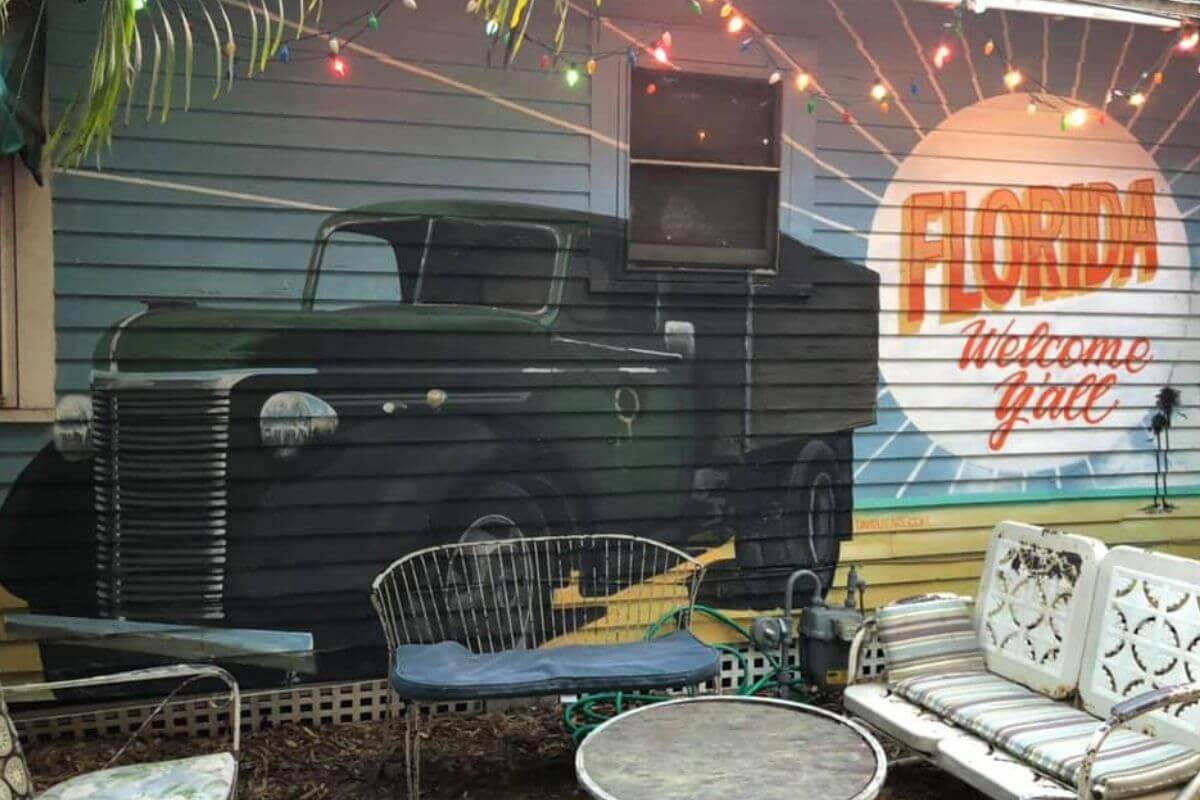 Owen's FIsh Camp outdoor seating with Welcome Florida mural.