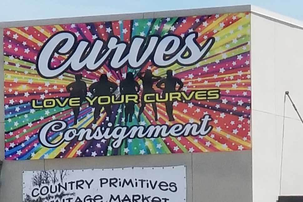 Curves Consignment