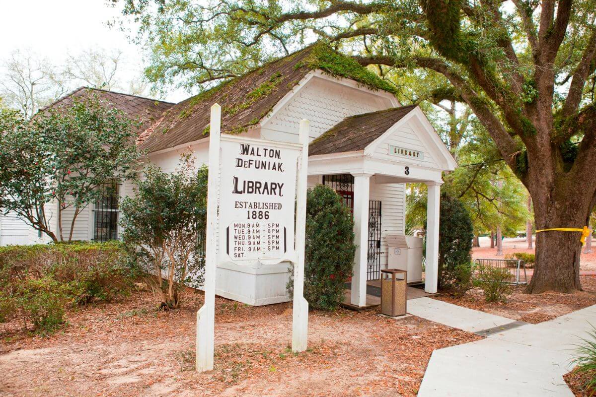 Walton DeFuniak Library 