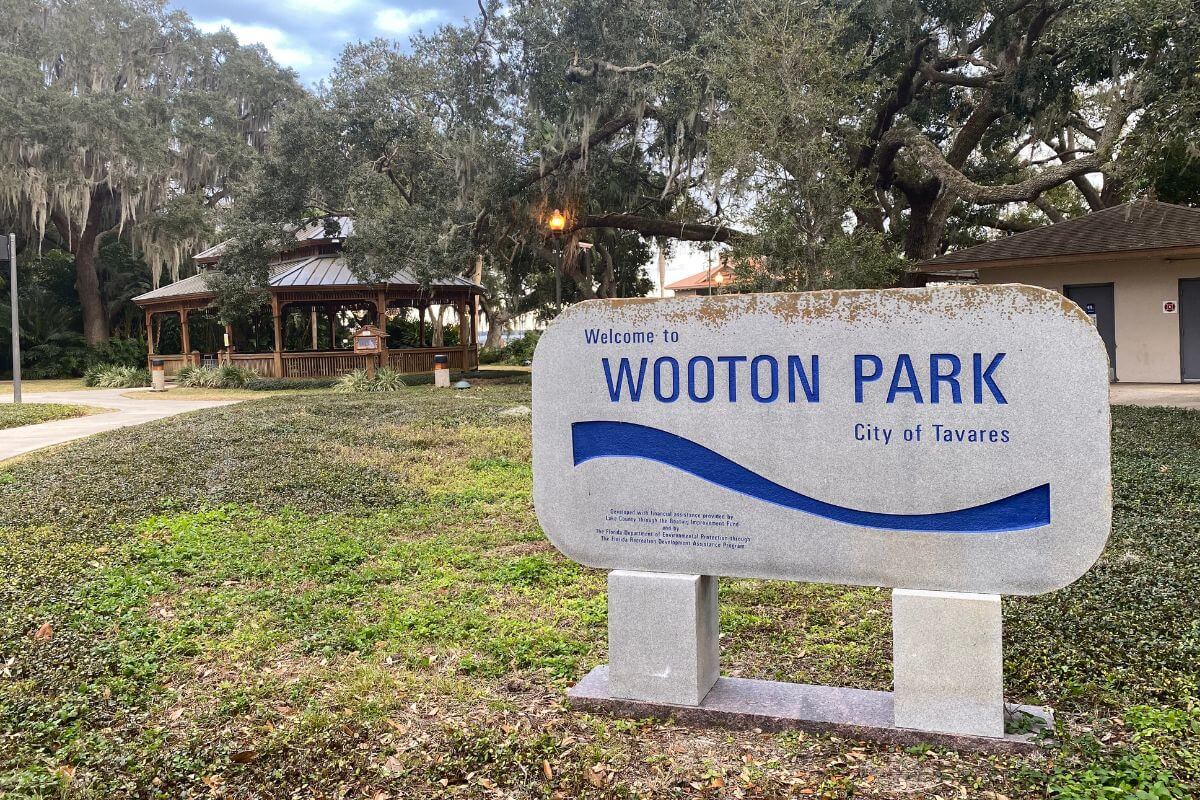 Sign reading Welcome to Wooton Park City of Tavares. 