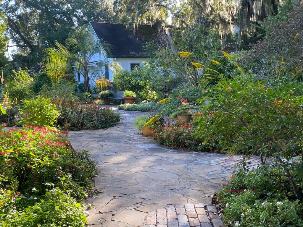 Harry P. Leu Gardens in Orlando path with historic home