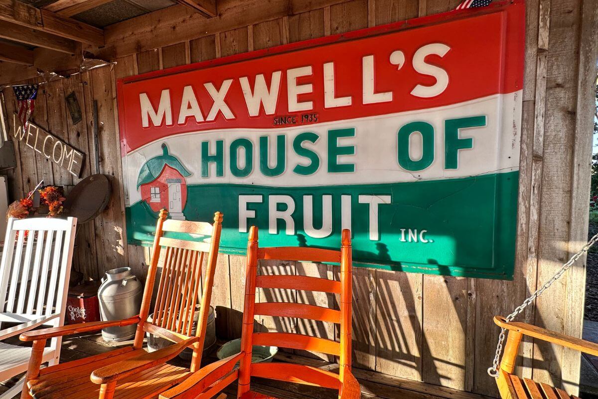Maxwells Groves Country Store House of Fruit with rocking chairs