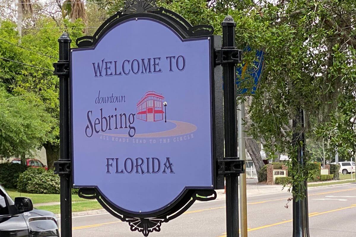 Welcome to downtown Sebring Florida sign.