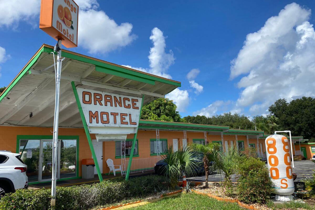 motel exterior and sign
