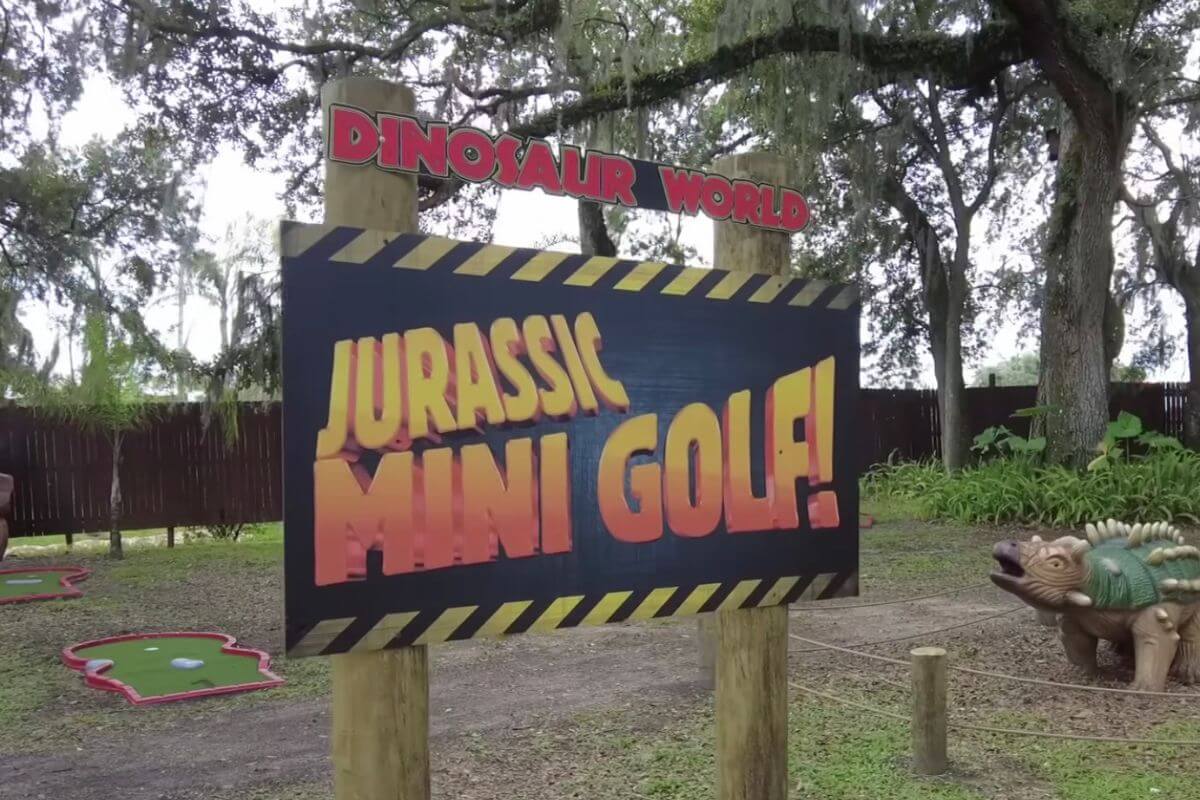 Sign that reads Jurassic Mini Golf!
