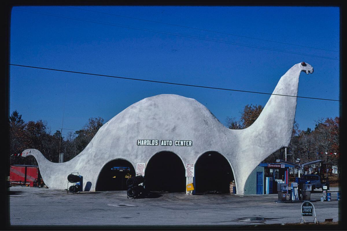 Old photo of auto center dinosaur. 