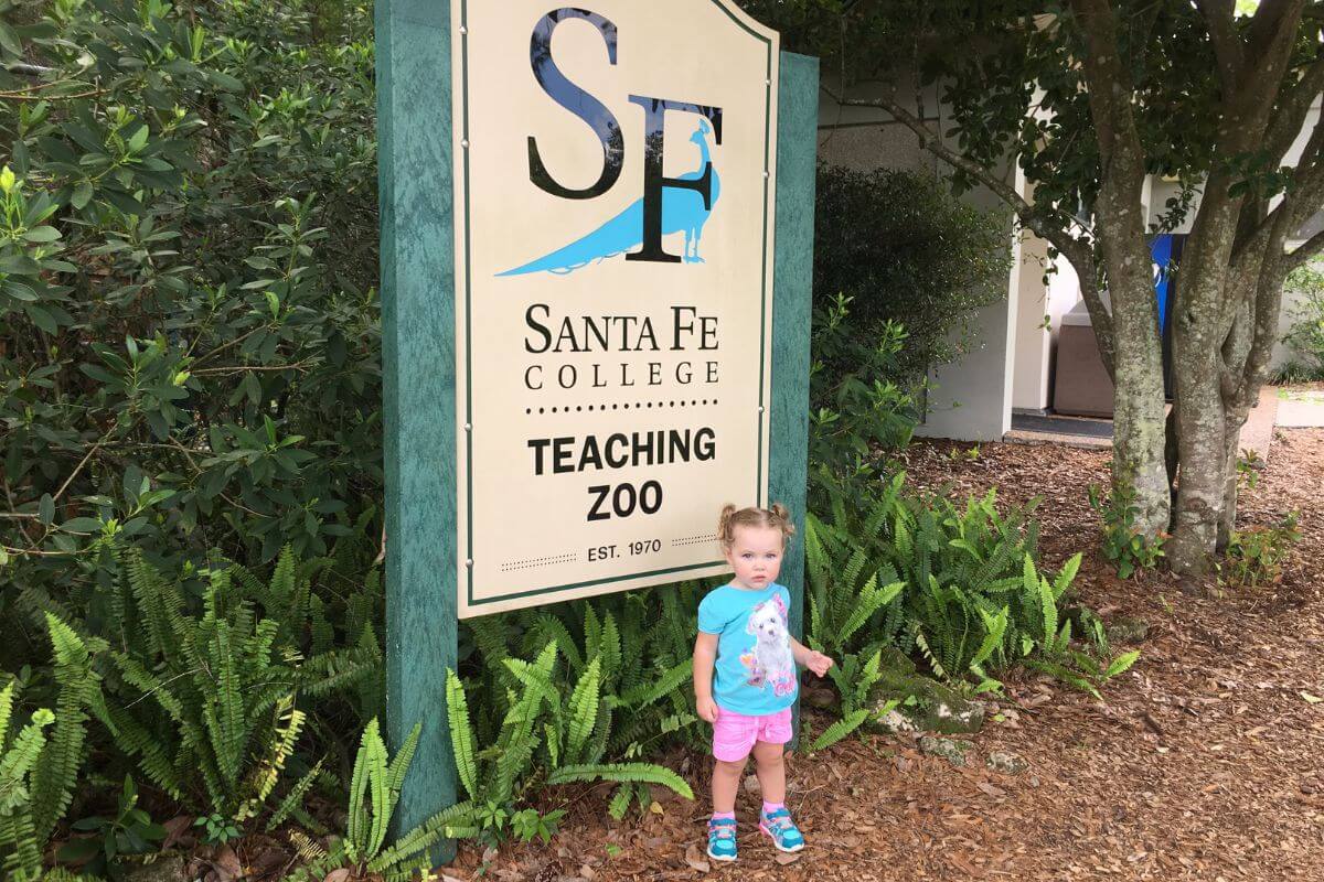 Santa Fe Teaching Zoo sign with little girl
