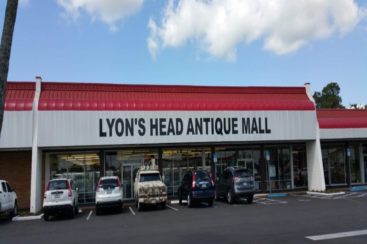 Building exterior with the words Lyon's Head Antique Mall over the entrance. 