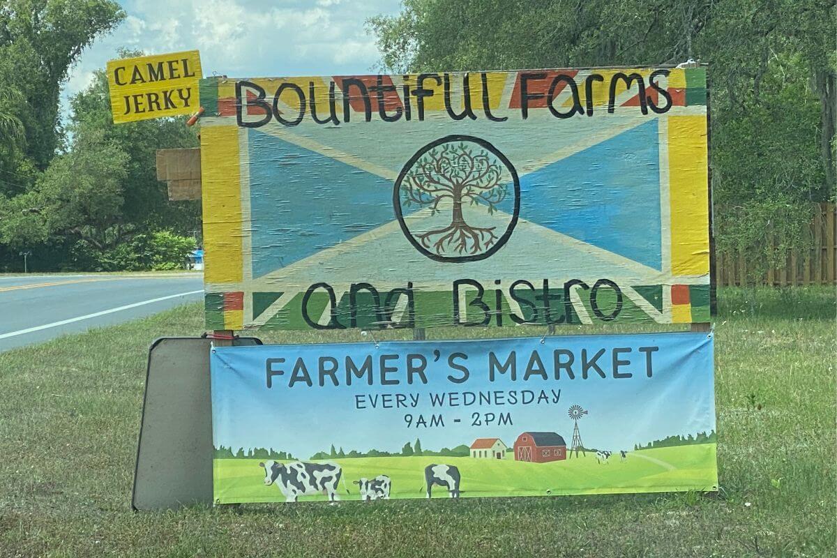 Sign that reads Bountiful Farms and Bistro. 