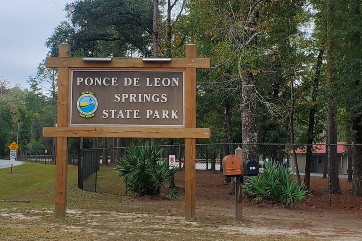 Sign that reads Ponce De Leon Springs State Park 