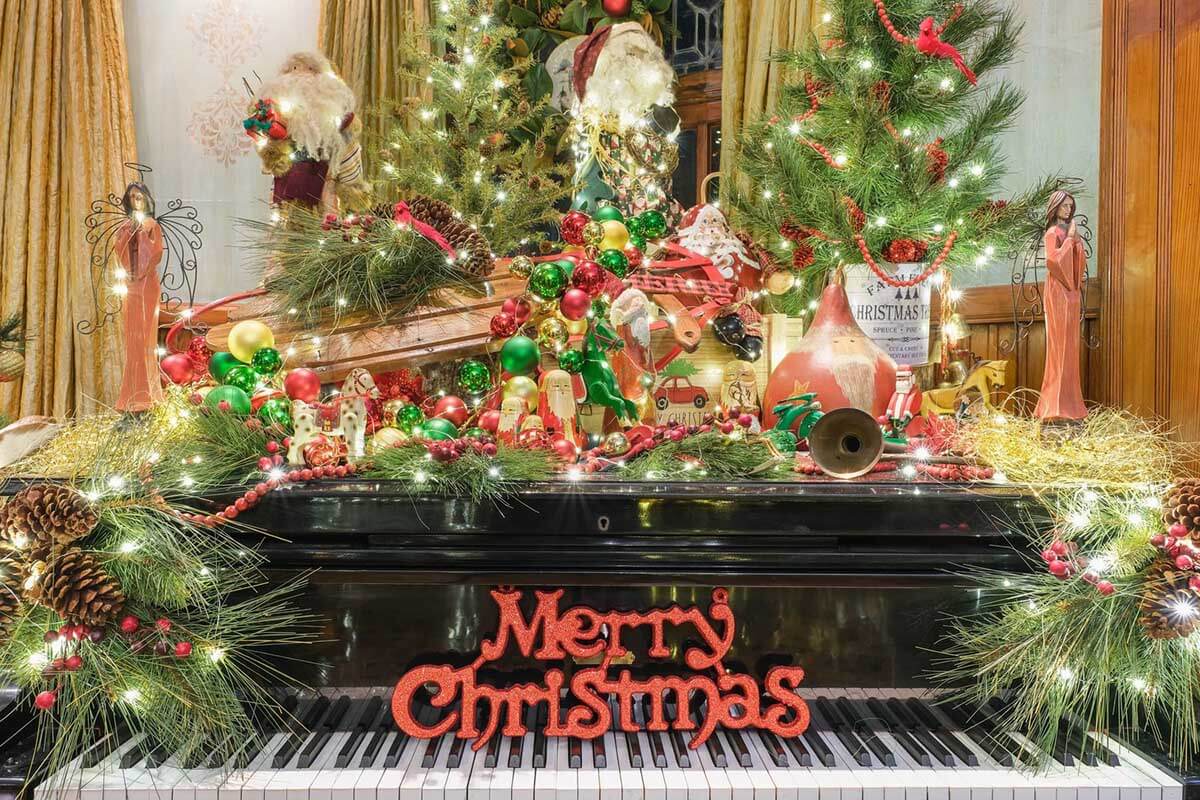 Merry Christmas sign on a piano