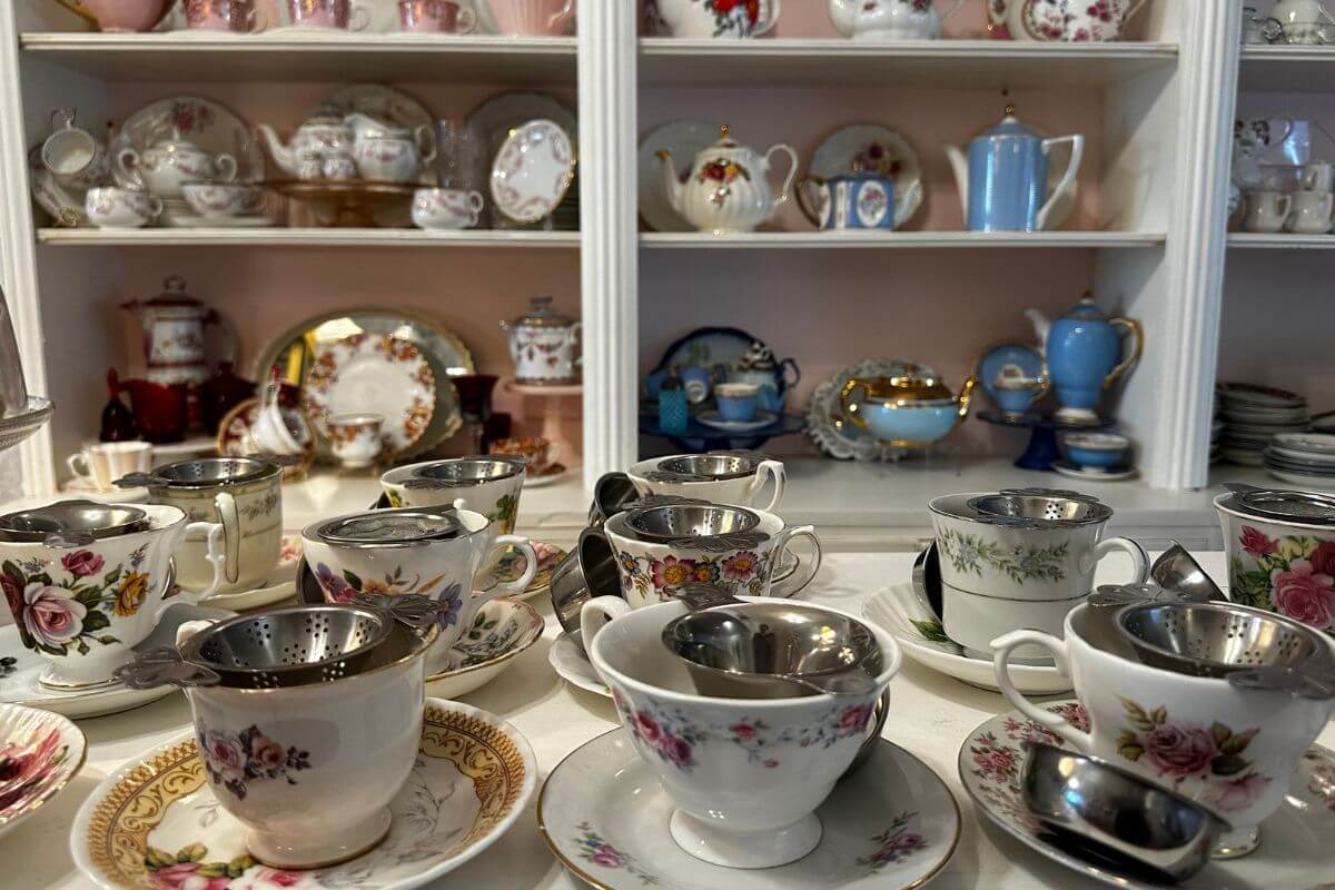 Tea cups and tea dishes. 