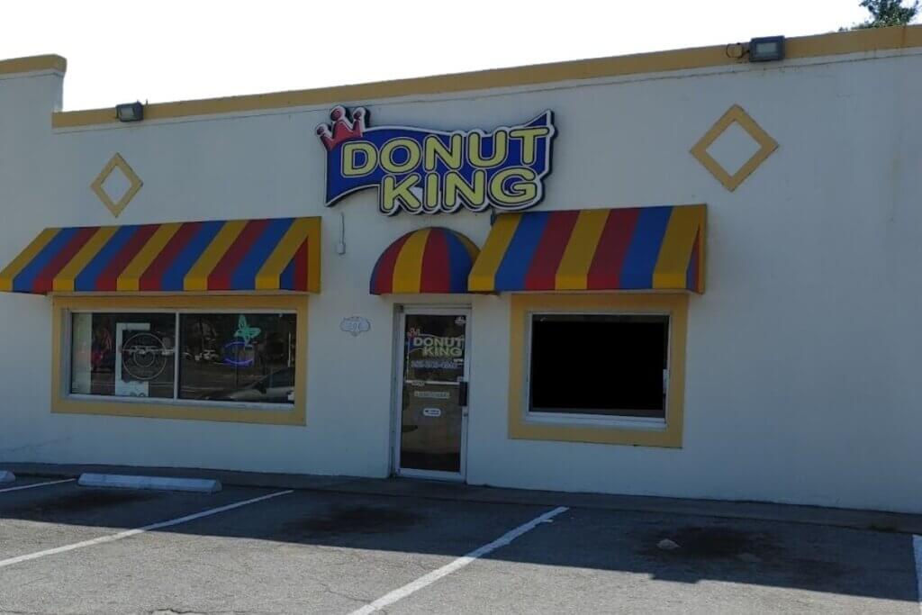 Original Donut King in Minneola exterior