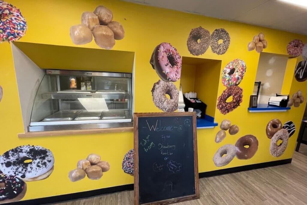Original Donut King in Minneola interior